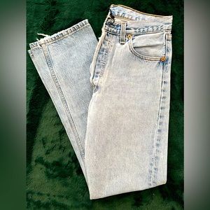 VINTAGE LEVI STRAUSS High Rise 501 Button Up Blue Jeans